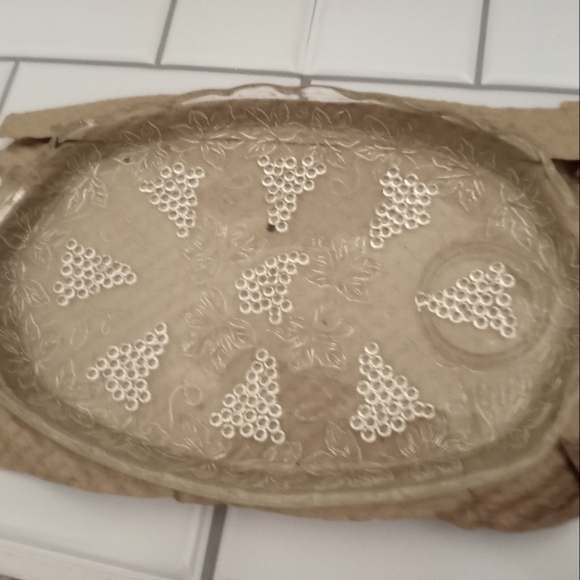 Vintage Anchor Hocking Snack Set Grapes & Leaves 8 pc cup&plate in original box - Picture 7 of 8